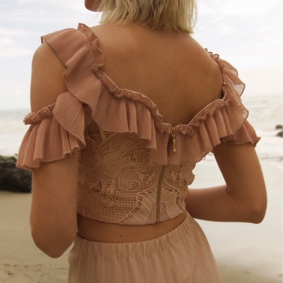 ALICE MCCALL Signed Sealed Lace Ruffle Cold Shoulder Crop Top - Picture 4 of 16